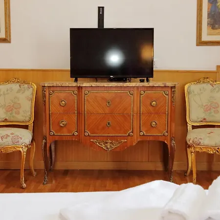 Sonnino Guest house 2*